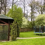 Lejlighed Apartamentykudowa - Pod Debami Z Ogrodem I Parkingiem,