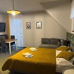 Apartamentykudowa - Pod Debami Z Ogrodem I Parkingiem, Lejlighed