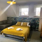 Apartamentykudowa - Pod Debami Z Ogrodem I Parkingiem, Lejlighed *