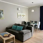 Apartamentykudowa - Pod Debami Z Ogrodem I Parkingiem, Lejlighed