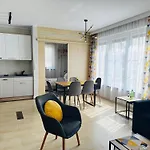 Apartamentykudowa - Pod Debami Z Ogrodem I Parkingiem, Lejlighed