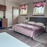 Apartamentykudowa - Pod Debami Z Ogrodem I Parkingiem, *