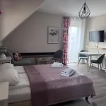 Apartamentykudowa - Pod Debami Z Ogrodem I Parkingiem, Apartment *