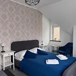 Apartamentykudowa - Pod Debami Z Ogrodem I Parkingiem, Apartment Kudowa Zdroj