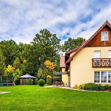 Lägenhet Apartamentykudowa - Pod Debami Z Ogrodem I Parkingiem, Kudowa-Zdrój