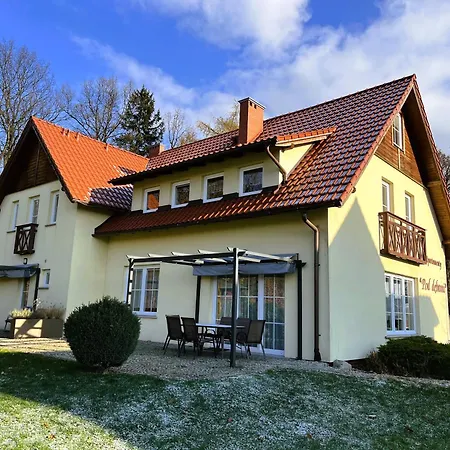 Apartamentykudowa - Pod Debami Z Ogrodem I Parkingiem, Lägenhet