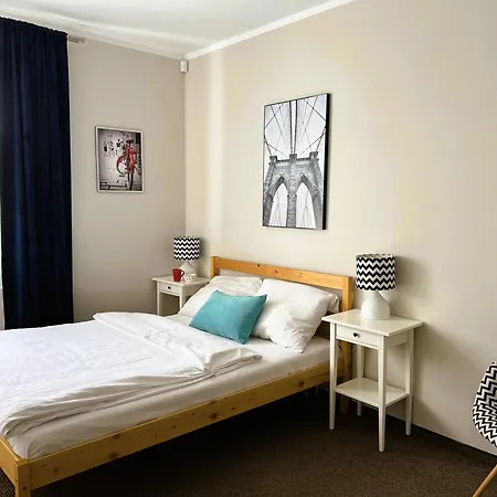 Apartamentykudowa - Pod Debami Z Ogrodem I Parkingiem, Lägenhet Kudowa-Zdrój