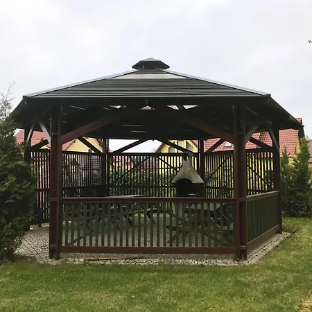 Lägenhet Apartamentykudowa - Pod Debami Z Ogrodem I Parkingiem, Kudowa-Zdrój