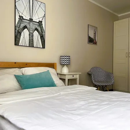 Lägenhet Apartamentykudowa - Pod Debami Z Ogrodem I Parkingiem, Kudowa-Zdrój