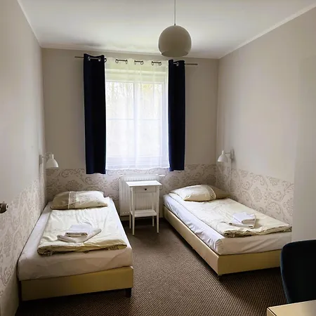 Lägenhet Apartamentykudowa - Pod Debami Z Ogrodem I Parkingiem,