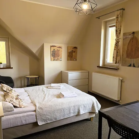 Apartamentykudowa - Pod Debami Z Ogrodem I Parkingiem, Lägenhet Kudowa-Zdrój