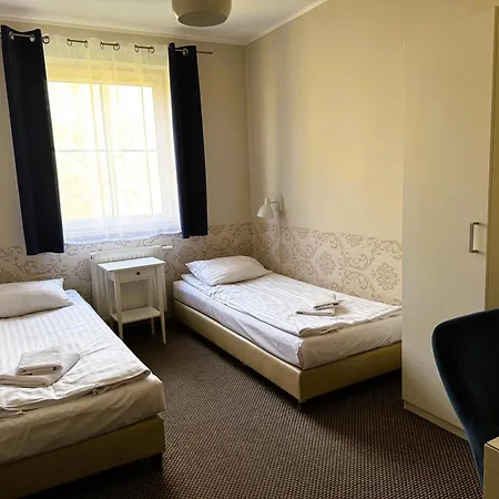 Apartamentykudowa - Pod Debami Z Ogrodem I Parkingiem, *