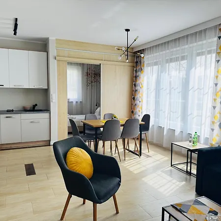 Apartamentykudowa - Pod Debami Z Ogrodem I Parkingiem, Lägenhet