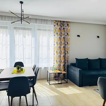 Lägenhet Apartamentykudowa - Pod Debami Z Ogrodem I Parkingiem, Kudowa-Zdrój