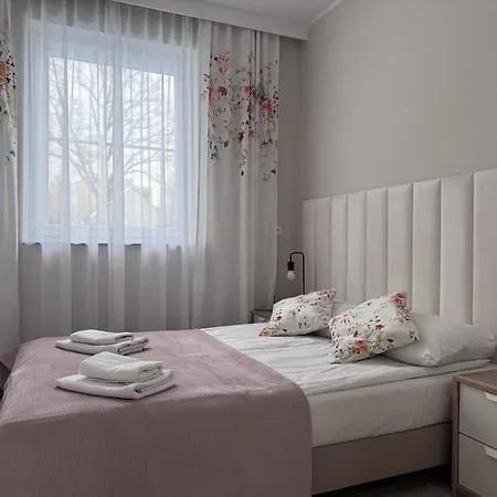 Apartamentykudowa - Pod Debami Z Ogrodem I Parkingiem, Апартаменты Кудова-Здруй