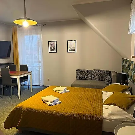 Apartamentykudowa - Pod Debami Z Ogrodem I Parkingiem,