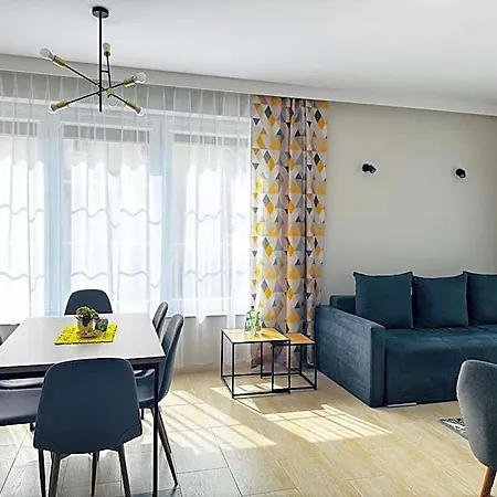 Apartamentykudowa - Pod Debami Z Ogrodem I Parkingiem, Apartmán *