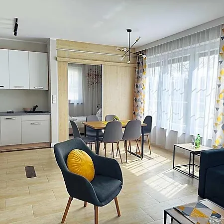 Apartamentykudowa - Pod Debami Z Ogrodem I Parkingiem, * Kudowa-Zdrój