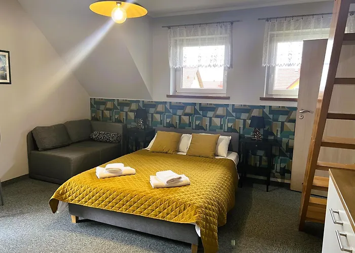 Apartamentykudowa - Pod Debami Z Ogrodem I Parkingiem, Apartment *