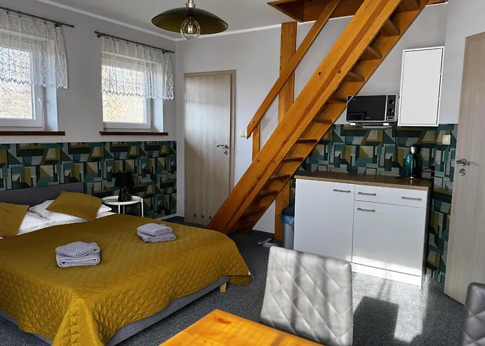 Apartamentykudowa - Pod Debami Z Ogrodem I Parkingiem, *