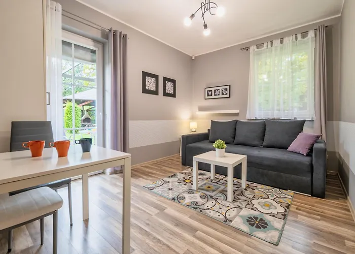 Διαμέρισμα Apartamentykudowa - Pod Debami Z Ogrodem I Parkingiem, Kudowa-Zdrój