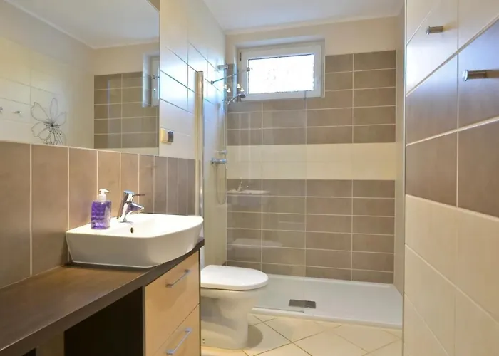 Apartment Apartamentykudowa - Pod Debami Z Ogrodem I Parkingiem, Bad Kudowa