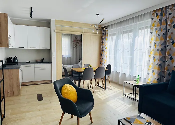 Apartamentykudowa - Pod Debami Z Ogrodem I Parkingiem, Apartment