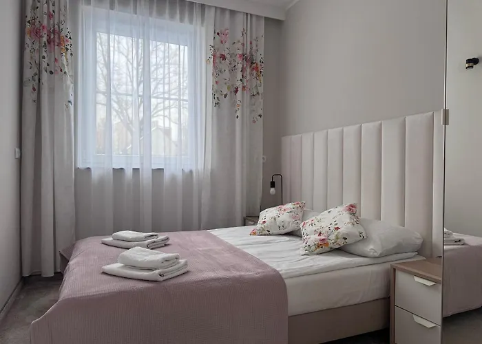 Apartamentykudowa - Pod Debami Z Ogrodem I Parkingiem, Διαμέρισμα Kudowa-Zdrój