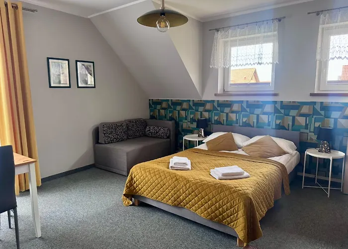 Apartamentykudowa - Pod Debami Z Ogrodem I Parkingiem, Apartment *